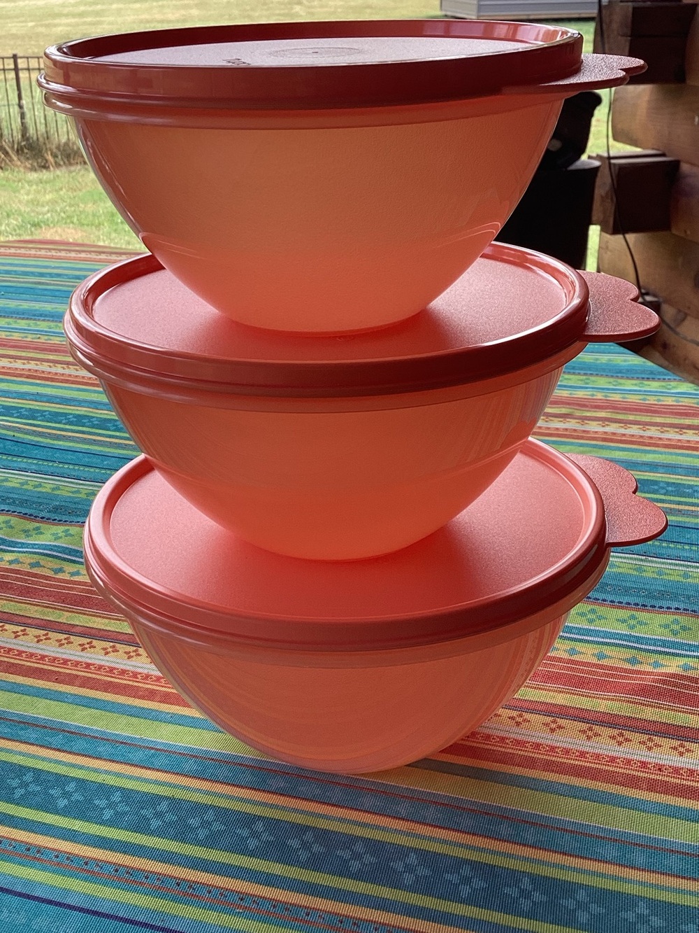 Tupperware Wonderlier Bowl Set - set of 3 in Cosy Rosy
